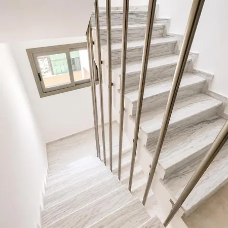 Agora Luxury 3 *